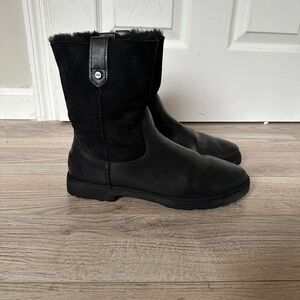 Ugg Romely Short Boot Black